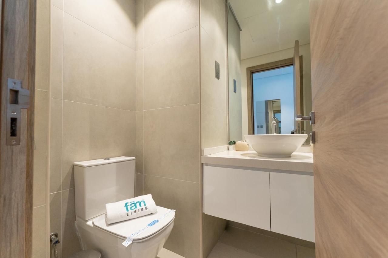 Fam Living - Marina Marvel - Studio Apartment With Breathtaking Views In Studio One Tower Dubai Exterior foto