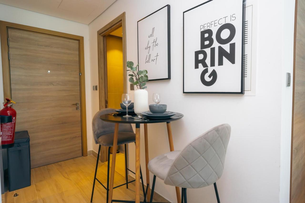 Fam Living - Marina Marvel - Studio Apartment With Breathtaking Views In Studio One Tower Dubai Exterior foto